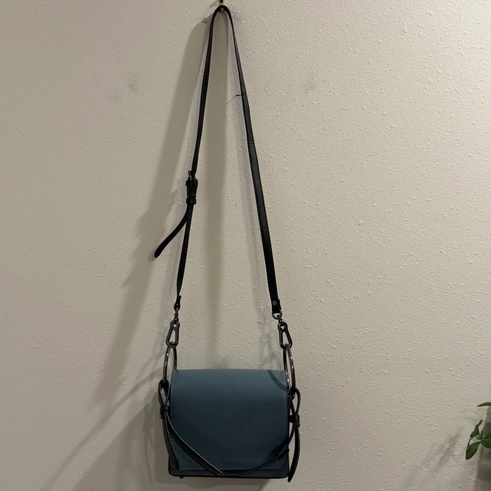 Steve Madden Small Blue Crossbody Shoulder Bag Purse Going Out Event Party Chic